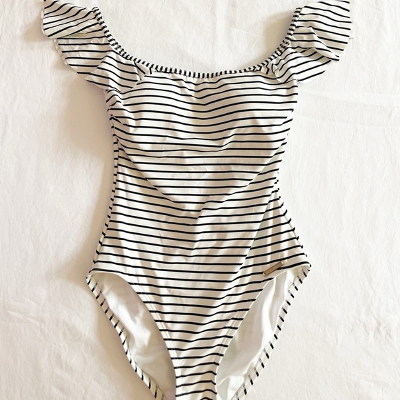 Vince Camino black and white‎ striped off-shoulder one piece swimsuit - Picture 2 of 12